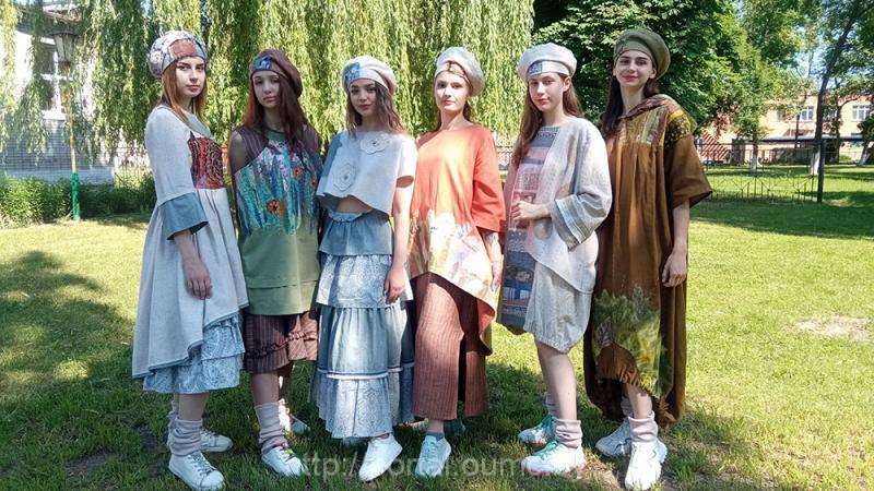 демонстратор одежды
