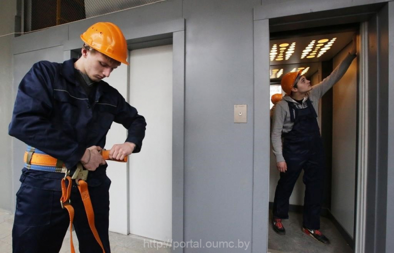электромеханик по лифтам