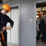 Электромеханик по лифтам
